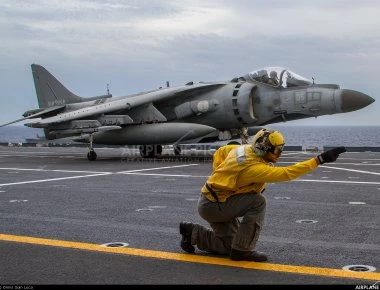 Μεσόγειος: Ιταλικό AV-8B επιχειρεί από το USS Kearsarge (βίντεο)